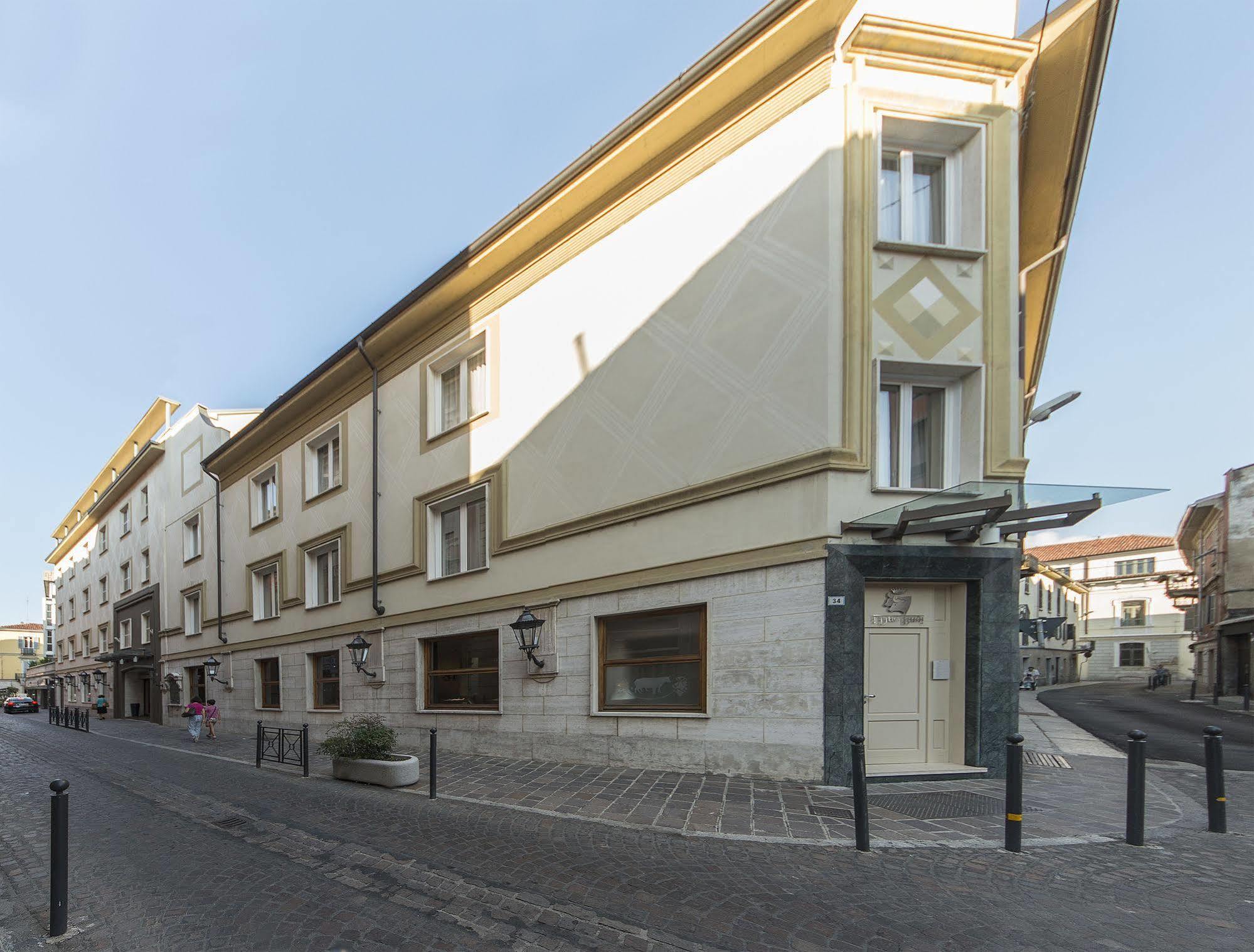 Alli Due Buoi Rossi Hotel Alessandria Exterior photo